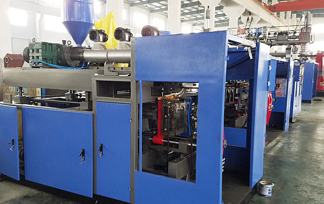 儲料式吹塑機(jī) 儲料式吹塑機(jī)